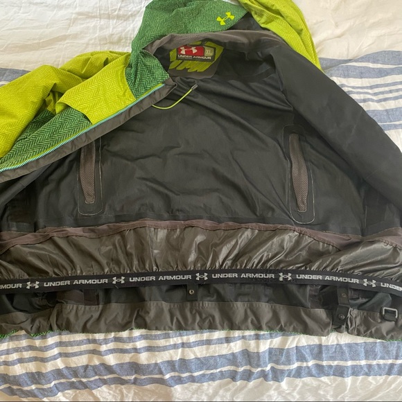 Under Armour Men's Winter Jacket - Picture 5 of 5